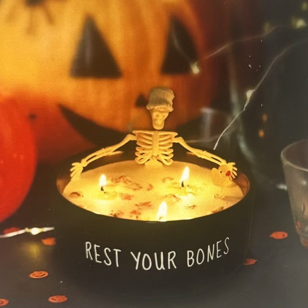 Halloween Candle - Rest your Bones
